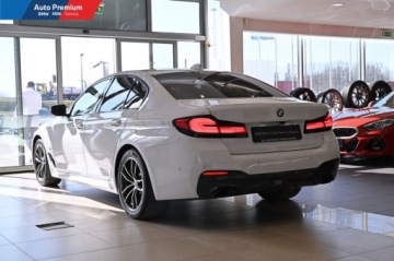 BMW Seria 5 G30-G31 Limuzyna Facelifting 2.0 520d 190KM 2023 BMW Seria 5 520d xDriveFV23Fotel SportowyRozbudowany Pakiet lusterek, zdjęcie 19