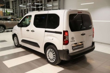 Toyota 2022 Toyota Proace City Verso 1.5 D-4D Combi 1.5 Diesel 102KM, zdjęcie 1