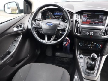 Ford Focus III Kombi Facelifting 1.6 TDCi 95KM 2015 Ford Focus 1.6 TDCi, Navi, Klima, Tempomat, zdjęcie 6