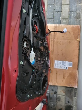 DVEŘE PRAVÉ ZADNÍ KIA EV6 ORIG. LAK CR5 STAV VELMI DOBRÝ