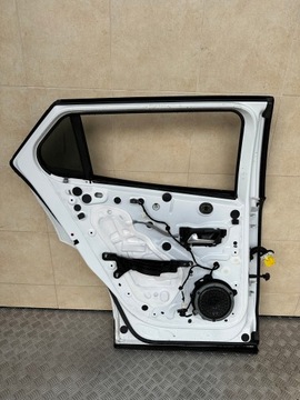 DVEŘE LEVÉ KOMPLETNÍ PEUGEOT 2008 II