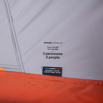 Треккинговая палатка Forclaz купольная для 3 человек.