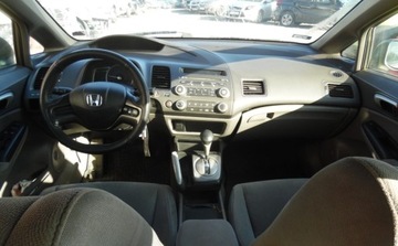 Honda Civic VIII Sedan 1.8 i-VTEC 140KM 2006 Honda Civic 2006r, 1.8 Benzyna, Delikatnie uszkodzony przod i tyl. Jezdzi., zdjęcie 5