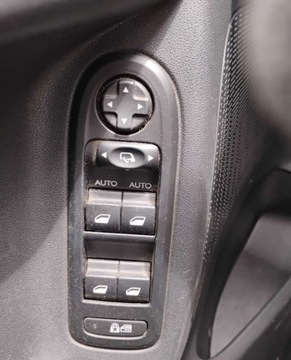 Citroen C3 II 2014 Citroen C3 2014r, 1.2 Benzyna. Lekko uszkodzony tyl. Jezdzi. 1.2 Benzyna, zdjęcie 9