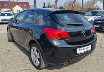 Opel Astra J Hatchback 5d 1.4 Turbo ECOTEC 140KM 2011 Opel Astra sprowadzone zarejestrowane 1.4 Benzyna 140KM, zdjęcie 2