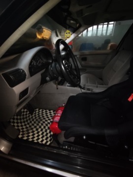 Кронштейн крепления огнетушителя автомобиля BMW Drift