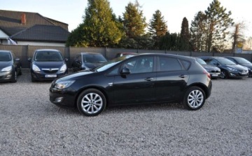 Opel Astra J Hatchback 5d 1.4 Turbo ECOTEC 140KM 2012 Opel Astra 1.4 Benzyna Xenon Tempomat Cz. parkowania Klimatyzacja 1.4 140KM, zdjęcie 11