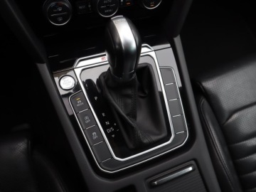 Volkswagen Passat B8 Variant 2.0 TSI BlueMotion Technology 280KM 2017 VW Passat 2.0 TSI, Salon Polska, Serwis ASO, 4X4, zdjęcie 12
