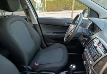 Hyundai i20 I Hatchback 5d Facelifting 1.4 CVVT 100KM 2014 Hyundai i20 2014 1.4 Benzyna 100KM Automatyczna skrzynia biegów, zdjęcie 25