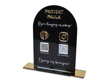 tabliczka z plexi czarnej z nadrukiem social media QR kod 16x23cm