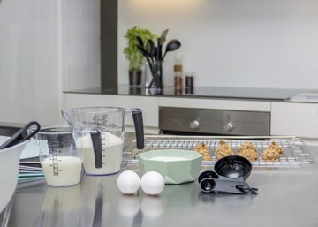 КУВШИН с мерным стаканом, чашка, емкость 1л PLAST TEAM 3012