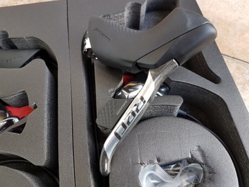 HAMULCE: klamkomanetki 2x12speed SRAM RED eTap AXS HRD + zaciski