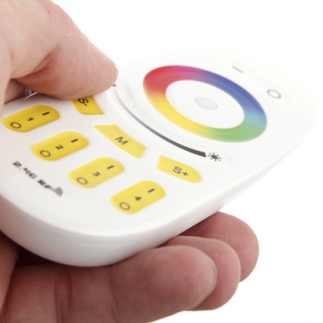 СВЕТОДИОДНЫЙ ДИСТАНЦИОННЫЙ 4-ЗОННЫЙ RGB/RGBW MILIGHT FUT096 БЕЛЫЙ