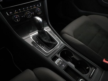 Volkswagen Golf VII Variant Facelifting 1.5 TSI ACT 150KM 2018 Volkswagen Golf automat 150KM R-Line PDC, zdjęcie 27