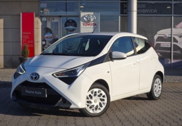 Toyota Aygo II Hatchback 3d Facelifting 1.0 VVT-i 72KM 2021 Toyota Aygo Toyota Aygo 1.0 VVT-i X-play Benzyna 72KM, zdjęcie 1