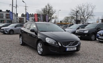 Volvo V60 I Kombi 2.0 D3 163KM 2013 Volvo V60 2.0 D4 165 km Automat nawigacja 2.0 Diesel 163KM, zdjęcie 3