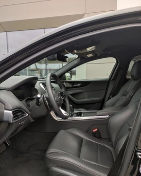 Jaguar XE Sedan Facelifting 2.0 204KM 2024 Jaguar XE Jaguar XE 2.0D I4 204 PS RWD Auto R-Dynamic SE 2.0 Diesel 204KM, zdjęcie 2