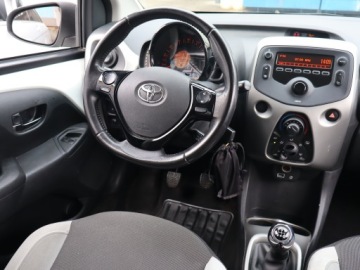 Toyota Aygo II Hatchback 5d 1.0 VVT-i 69KM 2016 Toyota Aygo 1.0 VVT-i, Salon Polska, Klima, zdjęcie 6