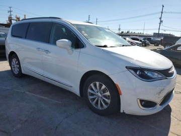 Chrysler Pacifica II 2017 Chrysler Pacifica Touring L 2017 3.6l 3.6 Benzyna 287KM, zdjęcie 4