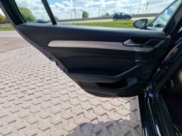 Volkswagen Passat B8 Variant 2.0 TDI BlueMotion SCR 150KM 2016 Volkswagen Passat 2.0 150Ps DSG Navi Alu Zarej.PL Gwarancja 2.0 Diesel, zdjęcie 19