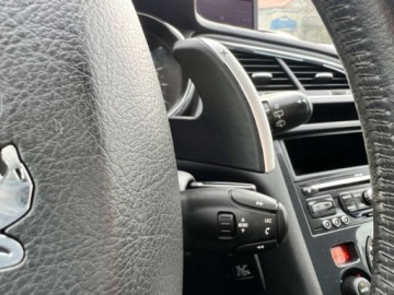 Peugeot 5008 I Minivan 1.6 HDi FAP 110KM 2011 Peugeot 5008 AUTOMAT NAWIGACJA KLIMATYZACJA PARKTRONIC TEMPOMAT HAK GWARA, zdjęcie 16