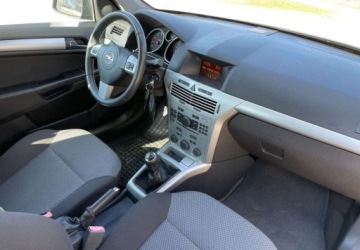 Opel Astra J Hatchback 5d 1.6 Twinport ECOTEC 115KM 2009 Opel Astra Opel Astra 1.6 Benzyna 115KM, zdjęcie 23