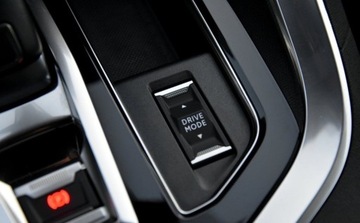 Peugeot 5008 II Crossover Facelifting 1.6 PureTech 180KM 2023 Peugeot 5008 SKORA Alusy LED Navi. BLIS linne assist Grzane fotele 1.6, zdjęcie 38