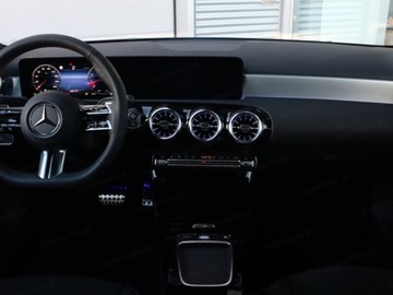 Mercedes Klasa A W177/V177 Hatchback Facelifting 1.3 200 163KM 2025 MERCEDES-BENZ A Klasa 200 AMG Line 1.3 (163KM) 2025, zdjęcie 3