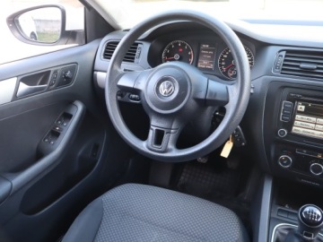 Volkswagen Jetta VI Sedan 1.2 TSI 105KM 2012 VW Jetta 1.2 TSI, Salon Polska, Serwis ASO, Klima, zdjęcie 6