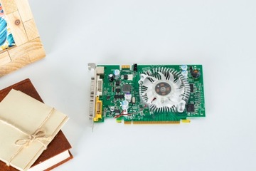 NVIDIA CLUB 3D GEFORCE 8600GT 256 МБ (DDR3) PCIe x16 2xDVI ВЫСОКИЙ ПРОФИЛЬ