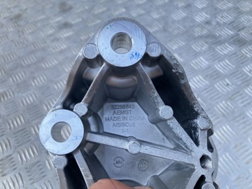 UCHYCENÍ ULOŽENÍ MOTORU VOLVO EC40 C40 E400V2