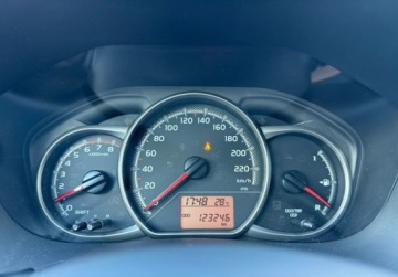 Toyota Yaris III Hatchback 5d Facelifting 1.0 VVT-i 69KM 2016 Toyota Yaris salon Polska, czujniki parkowania Benzyna 69KM, zdjęcie 11