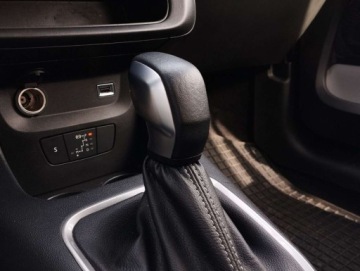 Citroen C3 III Hatchback Facelifting 1.2 PureTech 110KM 2023 Citroen C3 C3 1.2 PureTech Shine EAT6, salon PL, FV23 1.2 Benzyna 110KM, zdjęcie 16