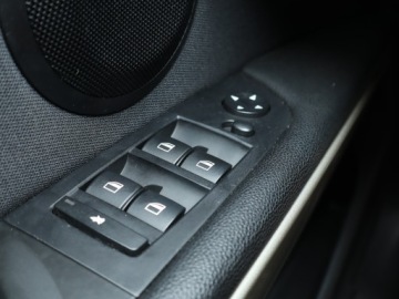 BMW Seria 3 E90-91-92-93 Limuzyna E90 320d 184KM 2011 BMW 3 320 d, 181 KM, Navi, Klima, Klimatronic, zdjęcie 12