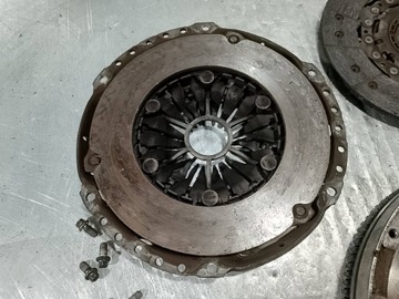 KOLO DVOUHMOTNÉ KOMPLETNÍ OPEL ZAFIRA B 415024110 324039410 1.9 CDTI