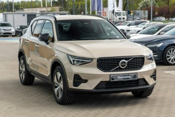 Volvo XC40 Crossover Facelifting 2.0 B3 163KM 2026 Volvo XC 40 Plus Dark B3 Mild Hybrid Benzyna, zdjęcie 3