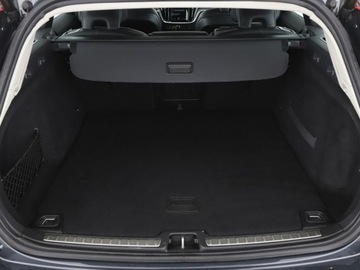 Volvo V60 I Kombi Facelifting 2.0 D4 DRIVE-E 190KM 2018 Volvo V60 2.0 D4 Automat Momentum Nawigacja, zdjęcie 19