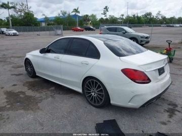 Mercedes Klasa C W205 2019 Mercedes-Benz Klasa C 2019 Mercedes-Benz C-Class C 300 4MATIC Sedan 2.0, zdjęcie 2