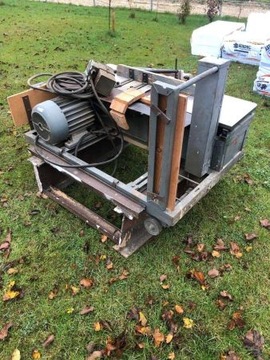 Двухножевой строгальный станок австрийской компании Graf.