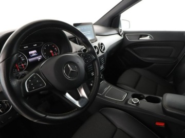 Mercedes Klasa B W246 Sports Tourer Facelifting 1.5 180 d 109KM 2017 Mercedes B 180 automat full LED navi klima, zdjęcie 13