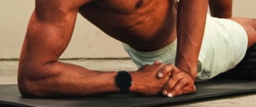 Умные часы Fitbit Versa 4, чёрные и графитовые