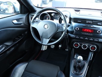 Alfa Romeo Giulietta Nuova II Hatchback 5d 2.0 JTD 16v 170KM 2013 Alfa Romeo Giulietta 2.0 JTDM, Salon Polska, zdjęcie 6