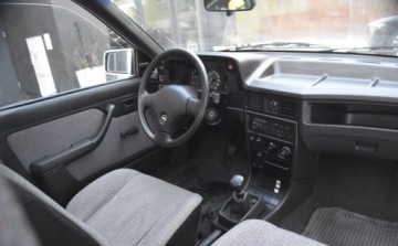 Opel Kadett E Sedan 1.4 i 60KM 1991 Opel Kadett Opel Kadett 1.4 GL 1.4 Benzyna 60KM, zdjęcie 6