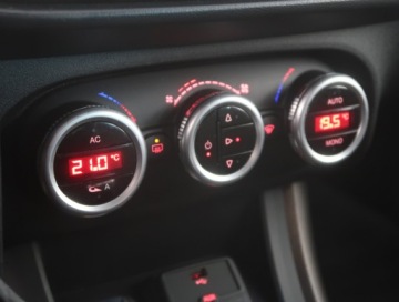 Alfa Romeo Giulietta Nuova II Hatchback 5d Facelifting 1.4 TB 16v Mair 170KM 2014 Alfa Romeo Giulietta 1.4 T MultiAir, Salon Polska, zdjęcie 12