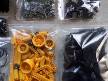 Экскаватор-погрузчик LEGO TECHNIC 8455.