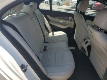 Mercedes Klasa E W213 2019 Mercedes-Benz Klasa E 450 4MATIC, 2019r., 4x4, 3.0L 3.0 Benzyna 362KM, zdjęcie 8
