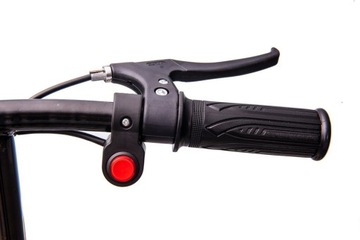 Автомобиль BMW M5 на аккумуляторе с черной платформой