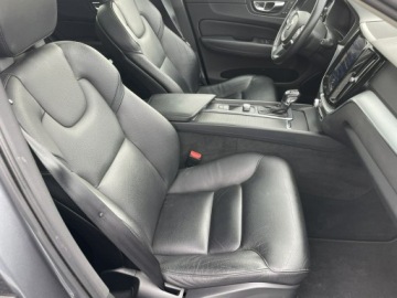 Volvo XC60 II Crossover T5 250KM 2018 Volvo XC 60 4x4 T5 Momentum 2018 kamera, zdjęcie 30