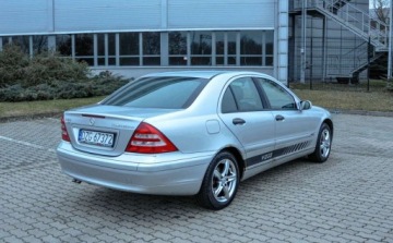 Mercedes Klasa C W203 Sedan W203 1.8 (C 180 Kompressor) 143KM 2002 Mercedes-Benz Klasa C 1,8 (143KM) Skory 1.8 Benzyna 143KM, zdjęcie 3