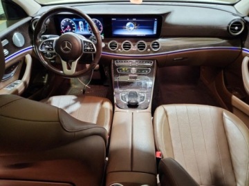 Mercedes Klasa E W213 2019 Mercedes-Benz Klasa E MERCEDES-BENZ E 300 4MATIC 2.0 Benzyna 244KM, zdjęcie 7